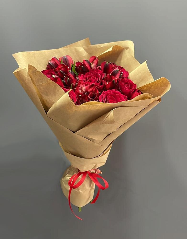 Букет цветов из: Альстромерии и Розы в Агинском