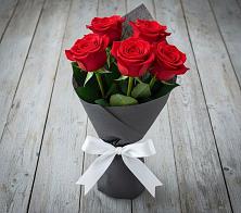 Букет 5 Красных роз Эдлесс Лав в Агинском