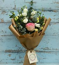 Букет нежный привет в Агинском Букет цветов из: Розы и Лизиантусы в Агинском
